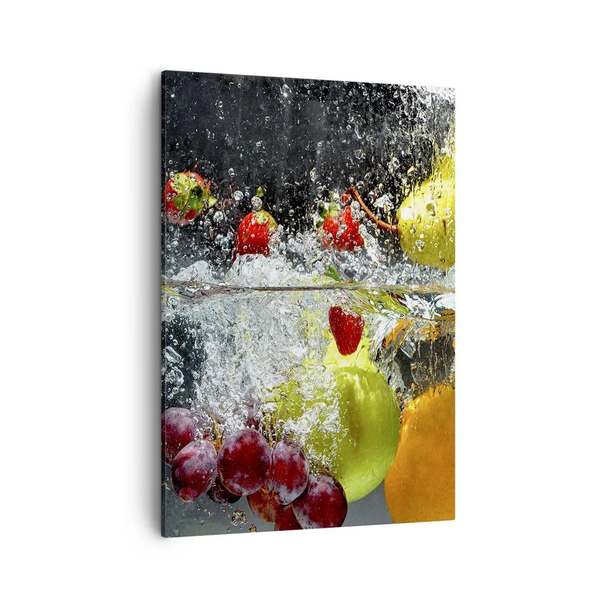 Obraz na płótnie - Owoce zanurzające się w wodzie z dynamicznymi rozpryskami - 50x70cm - Owocowe orzeźwienie - Nowoczesna dekoracja ścienna do salonu, kuchni i sypialni ARTTOR
