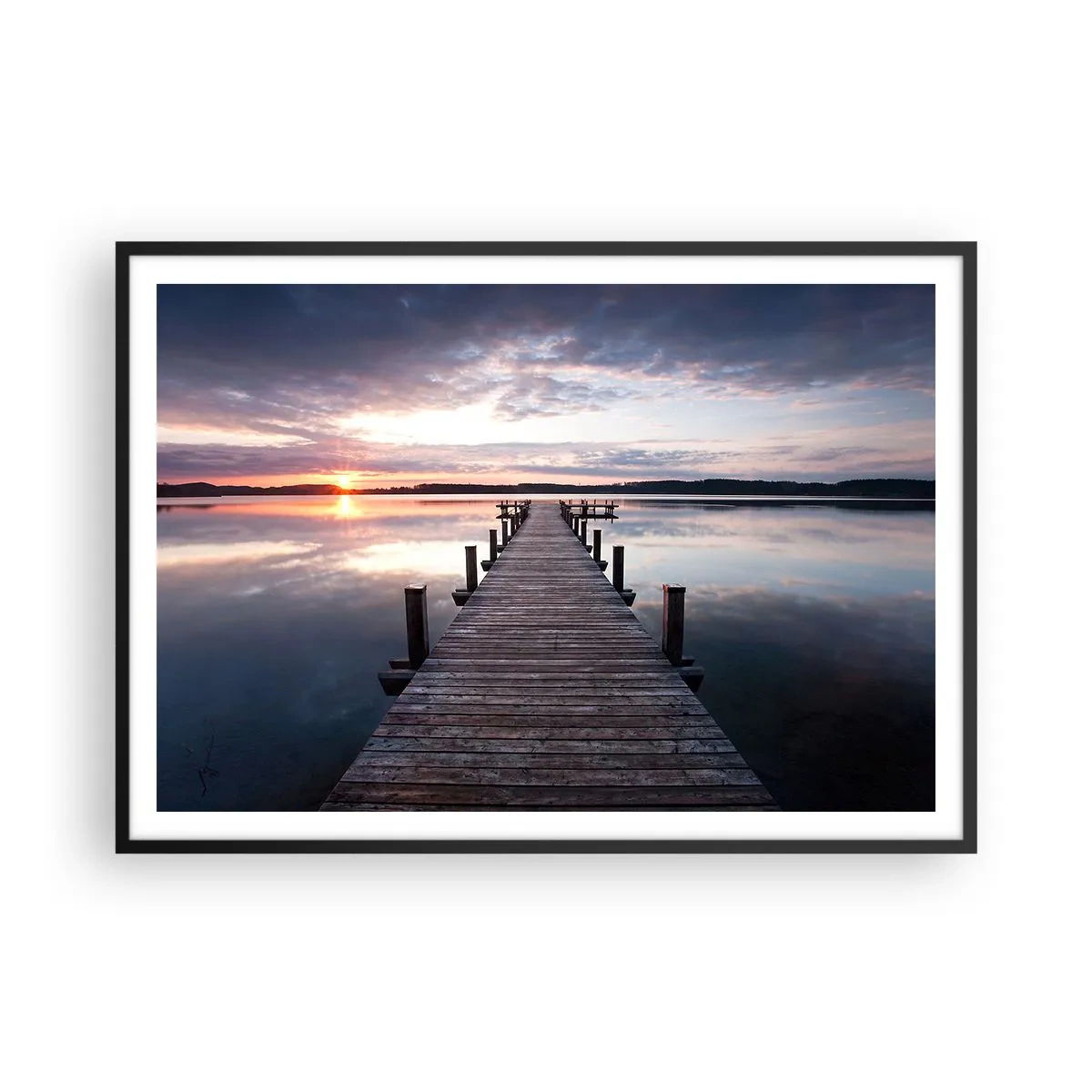 Plakat w czarnej ramie - Pomost na jeziorze o zachodzie słońca w spokojnym krajobrazie - 100x70cm - Cicha granica dnia i nocy - Nowoczesna dekoracja ścienna do salonu i sypialni ARTTOR