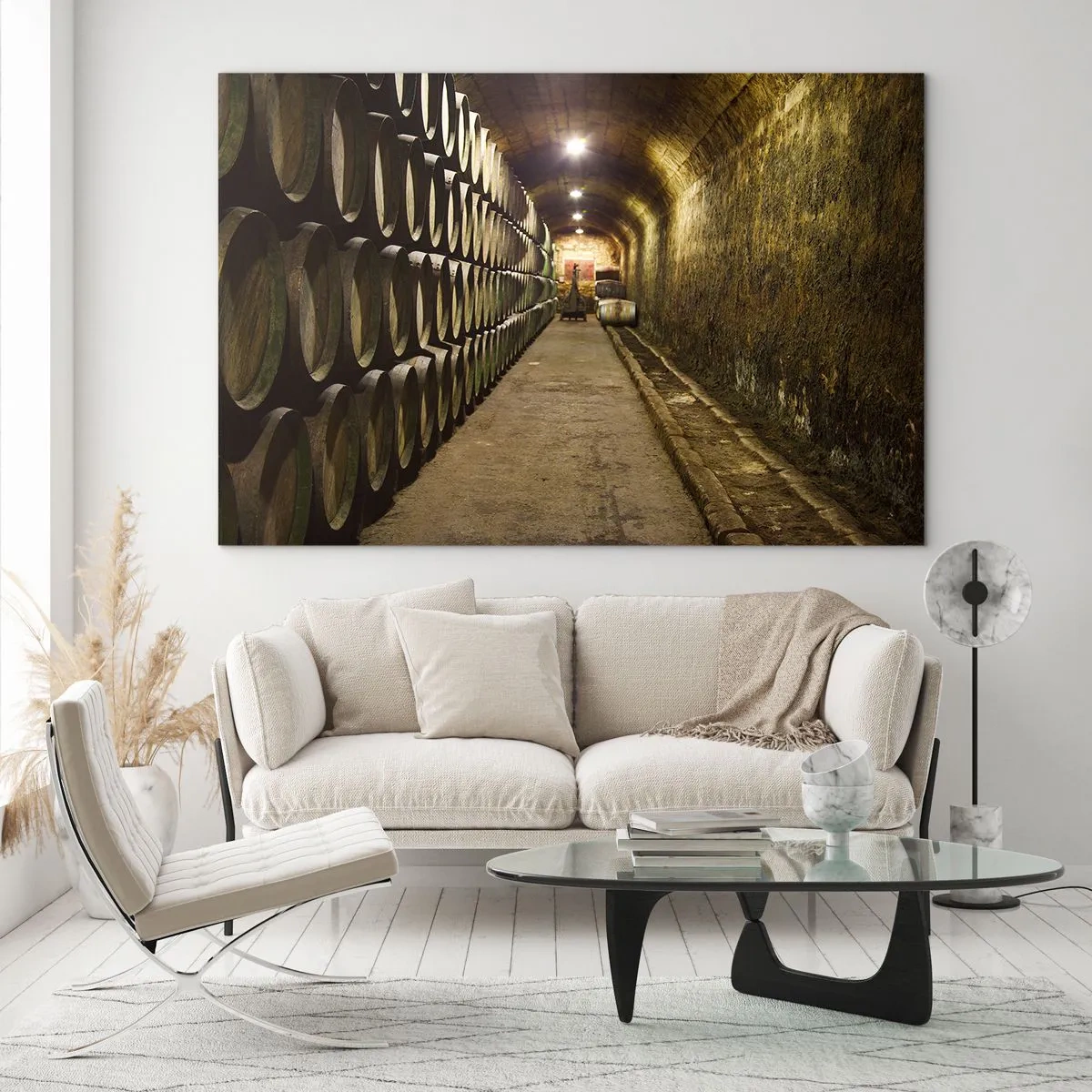 Obraz na szkle - Winna piwnica z rzędami beczek - 120x80cm - Dobrze jest poleżeć sobie - Nowoczesna dekoracja ścienna do salonu, kuchni i sypialni ARTTOR