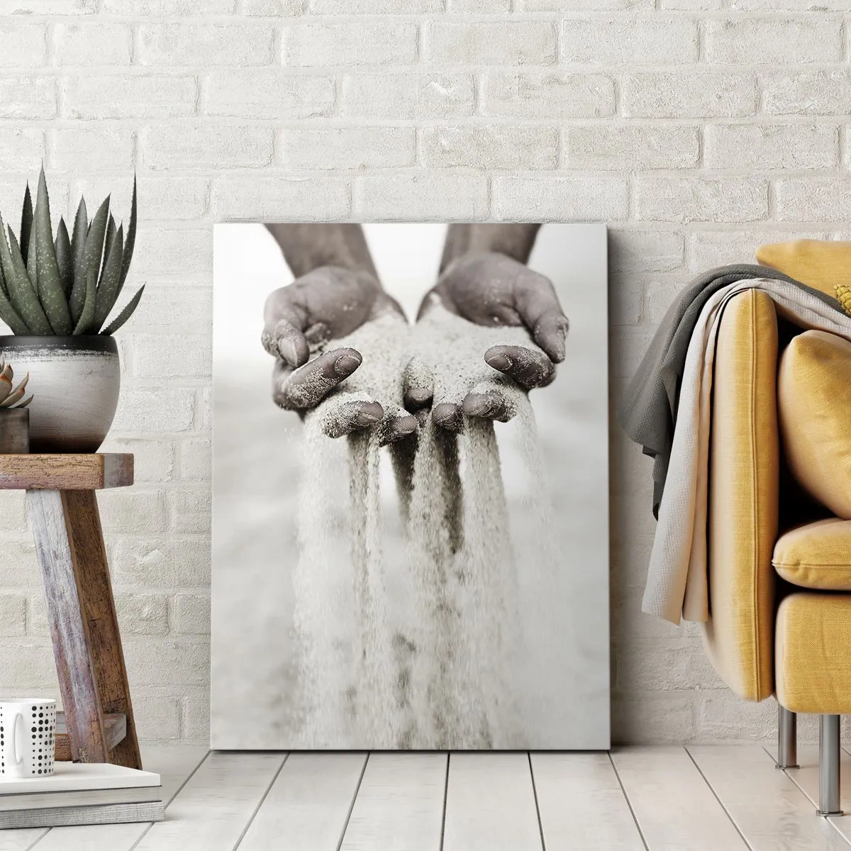 Obraz na płótnie - Dłonie przesypujące drobny piasek na jasnym tle - 50x70cm - Tymi rękoma… - Nowoczesna dekoracja ścienna do salonu, kuchni i sypialni ARTTOR