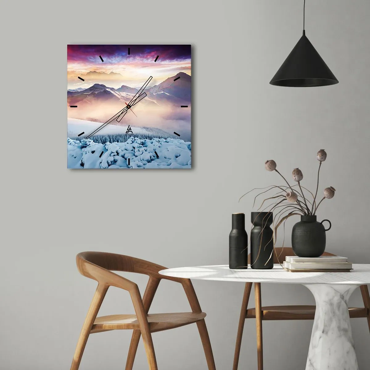 Zegar ścienny - Zaśnieżone góry o świcie z kolorowym niebem - 30x30cm - Siła i czystość natury - Nowoczesna dekoracja ścienna do salonu i sypialni ARTTOR
