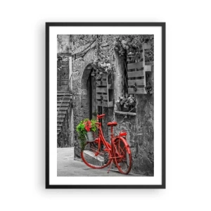 Plakat w czarnej ramie - Czerwony rower z kwiatami w wąskiej uliczce - 50x70cm - Toskański zaułek - Nowoczesna dekoracja ścienna do salonu i sypialni ARTTOR