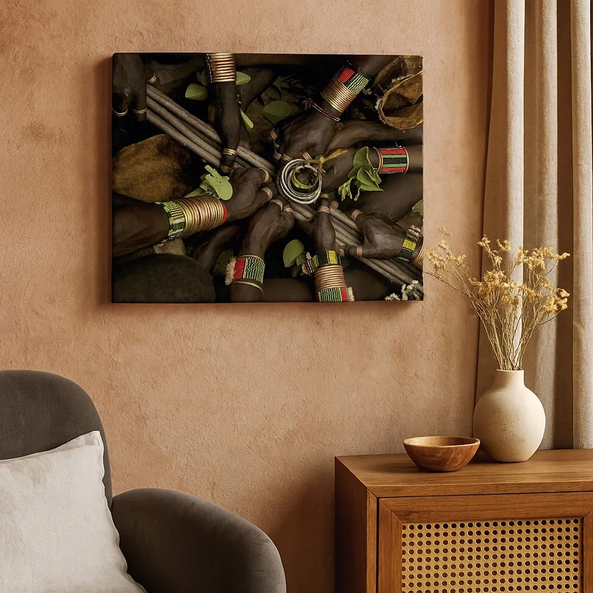 Obraz na płótnie - Tradycyjne bransolety na rękach w grupie rąk - 70x50cm - Jesteśmy razem - Nowoczesna dekoracja ścienna do salonu i sypialni ARTTOR