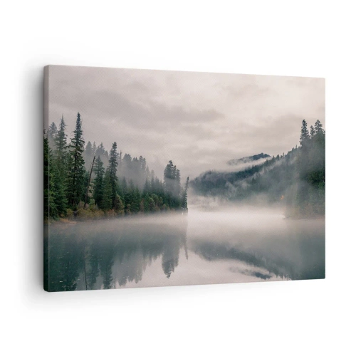 Obraz na płótnie - Mglisty las odbijający się w spokojnym jeziorze - 70x50cm - W zadumie, we mgle - Nowoczesna dekoracja ścienna do salonu i sypialni ARTTOR