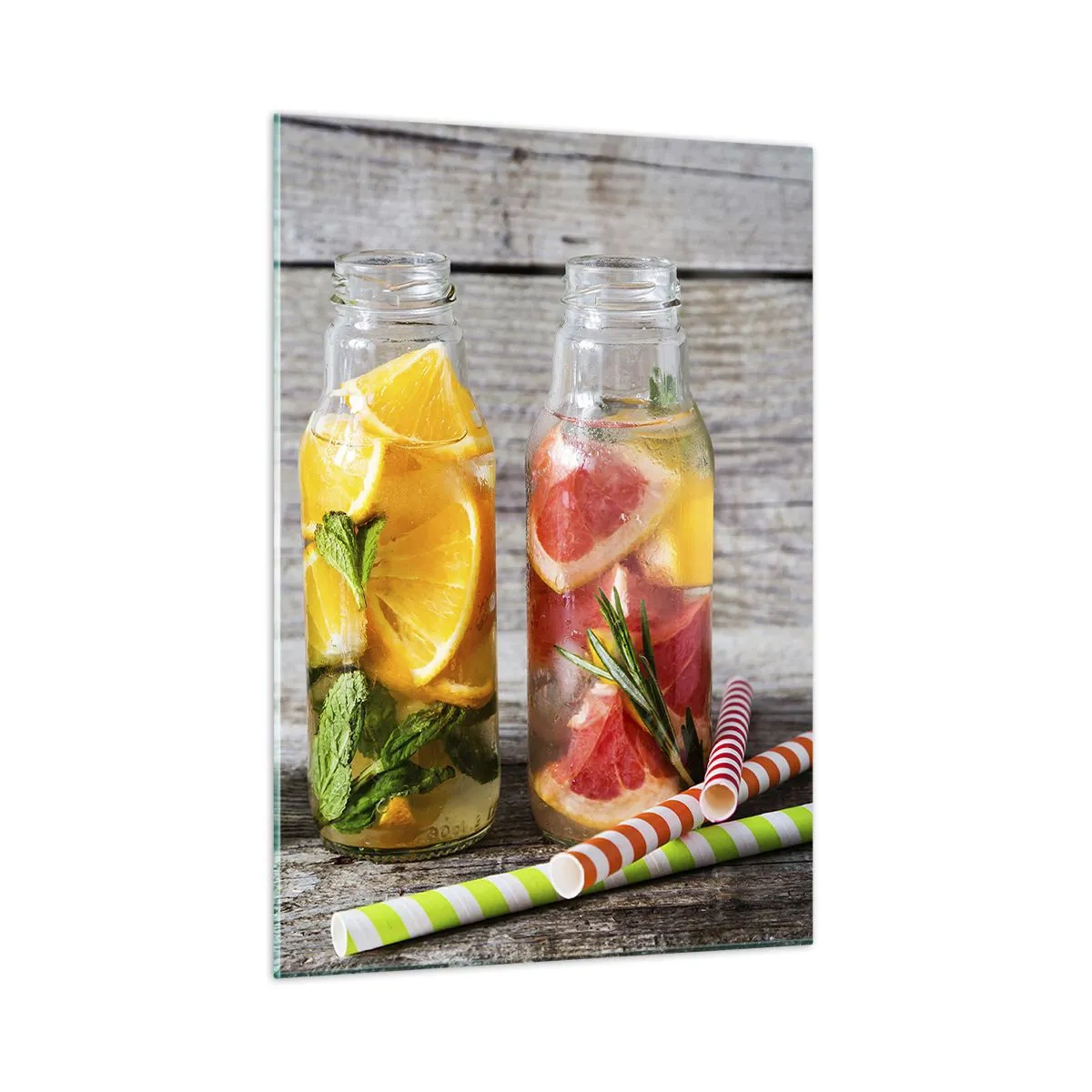 Obraz na szkle - Butelki z wodą owocową i ziołami na drewnianym tle - 50x70cm - Zdrowe z natury - Nowoczesna dekoracja ścienna do salonu, kuchni i sypialni ARTTOR