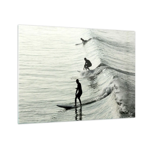 Obraz na szkle - Trzech surferów płynących na falach o poranku - 70x50cm - Na spotkanie fali - Nowoczesna dekoracja ścienna do salonu i sypialni ARTTOR