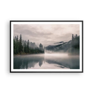 Plakat w czarnej ramie - Mglisty las odbijający się w spokojnym jeziorze - 100x70cm - W zadumie, we mgle - Nowoczesna dekoracja ścienna do salonu i sypialni ARTTOR