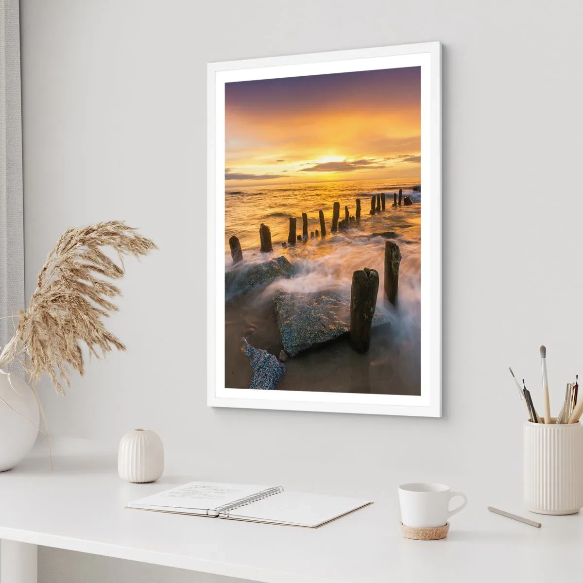 Plakat w białej ramie - Surowe piękno Bałtyku - 30x40 cm