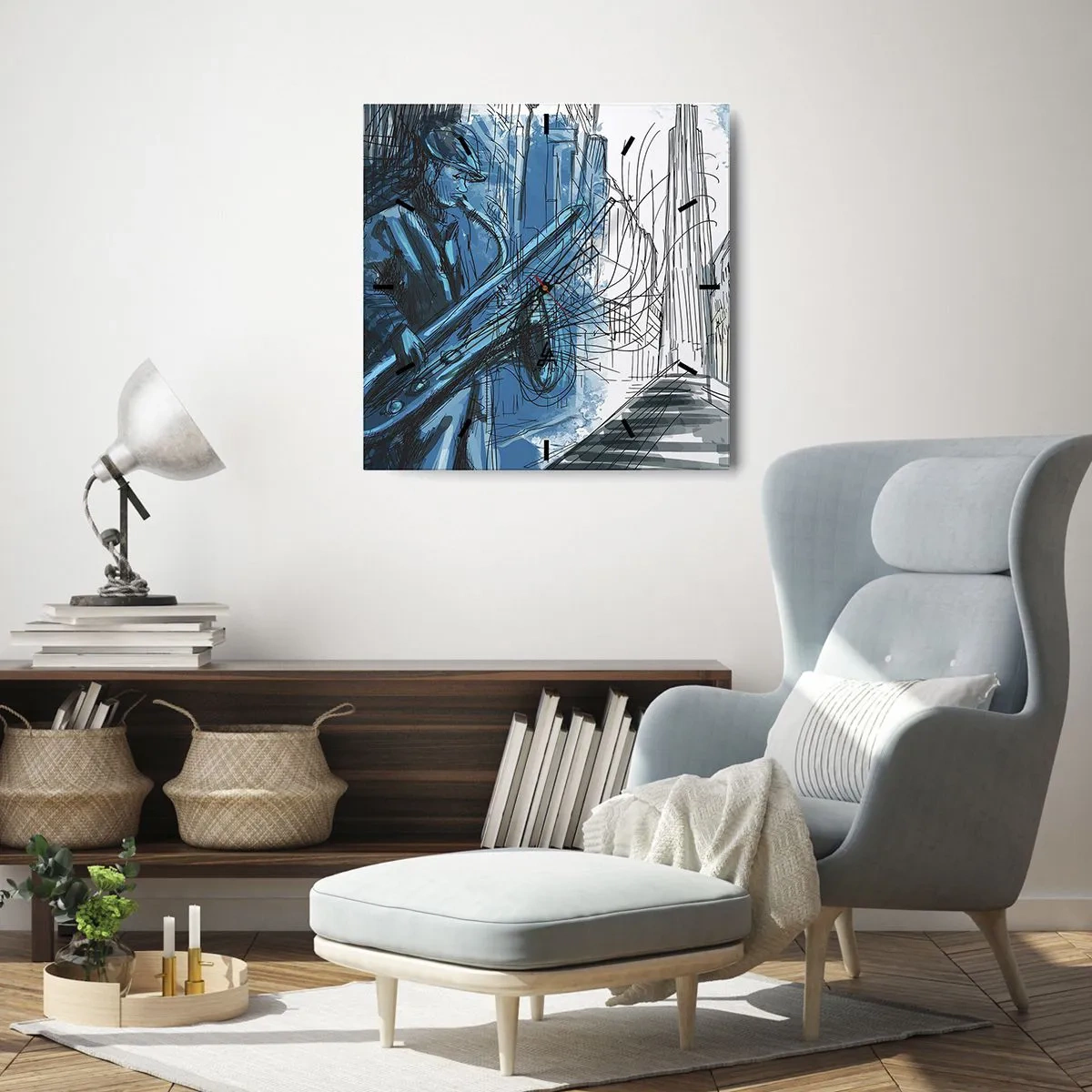 Zegar ścienny - Postać grająca na saksofonie na tle miasta - 30x30cm - Miejska rapsodia - Nowoczesna dekoracja ścienna do salonu i sypialni ARTTOR