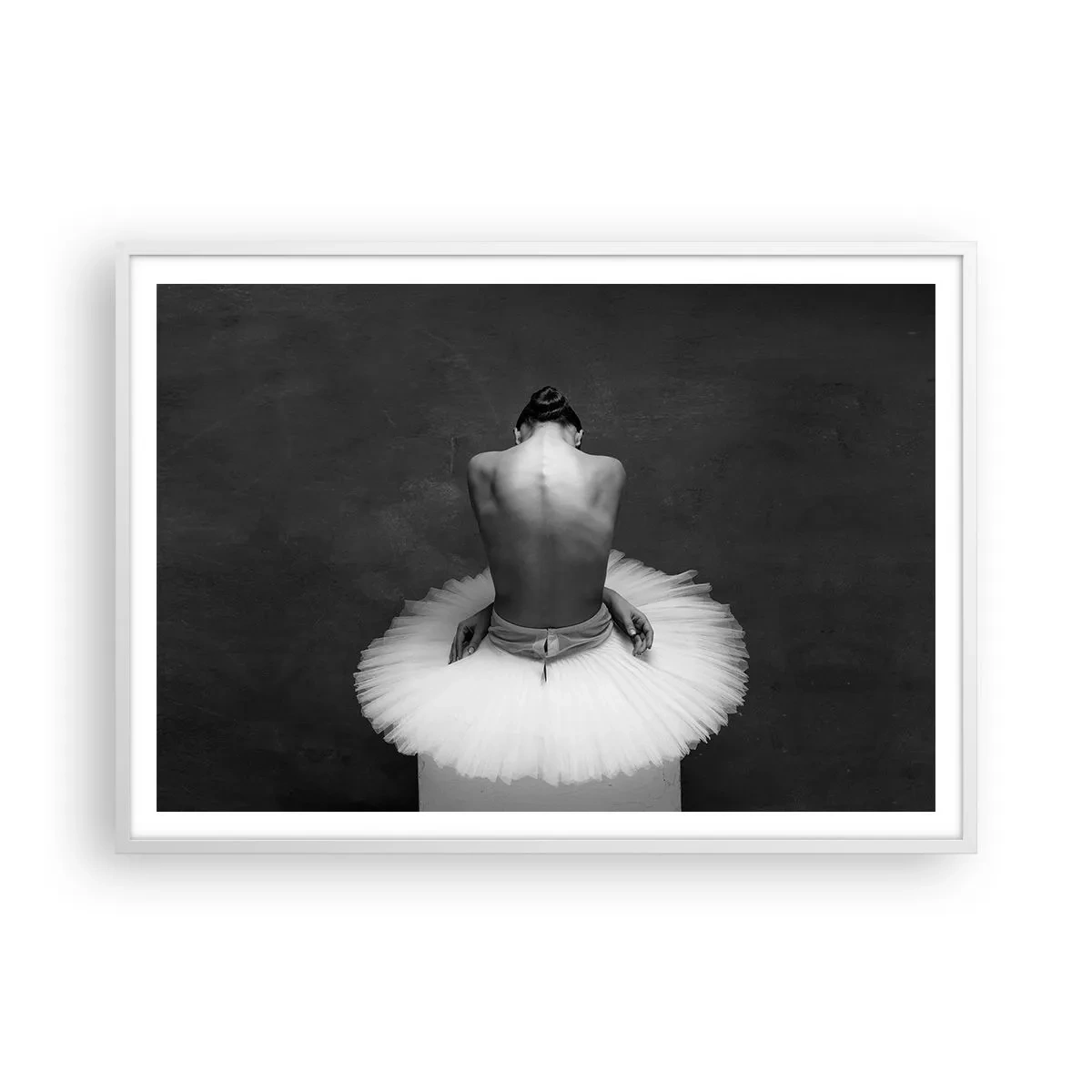 Plakat w białej ramie - Właśnie rozkwita - 100x70 cm