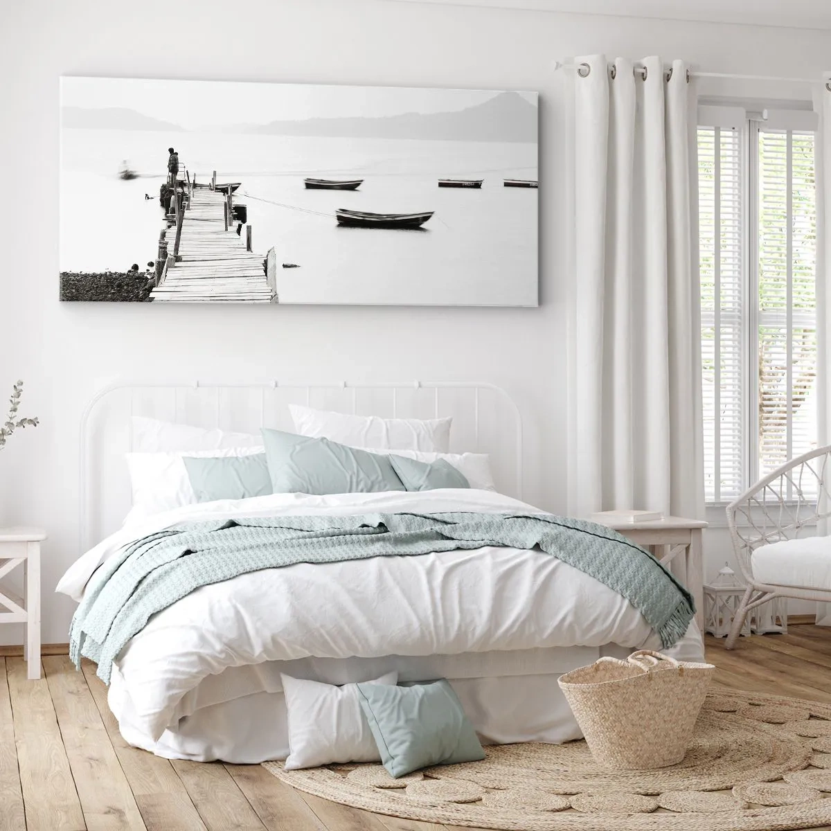 Obraz na płótnie - Drewniane molo i łodzie na spokojnej wodzie - 140x50cm - Nad wodą cichą i czystą - Nowoczesna dekoracja ścienna do salonu i sypialni ARTTOR
