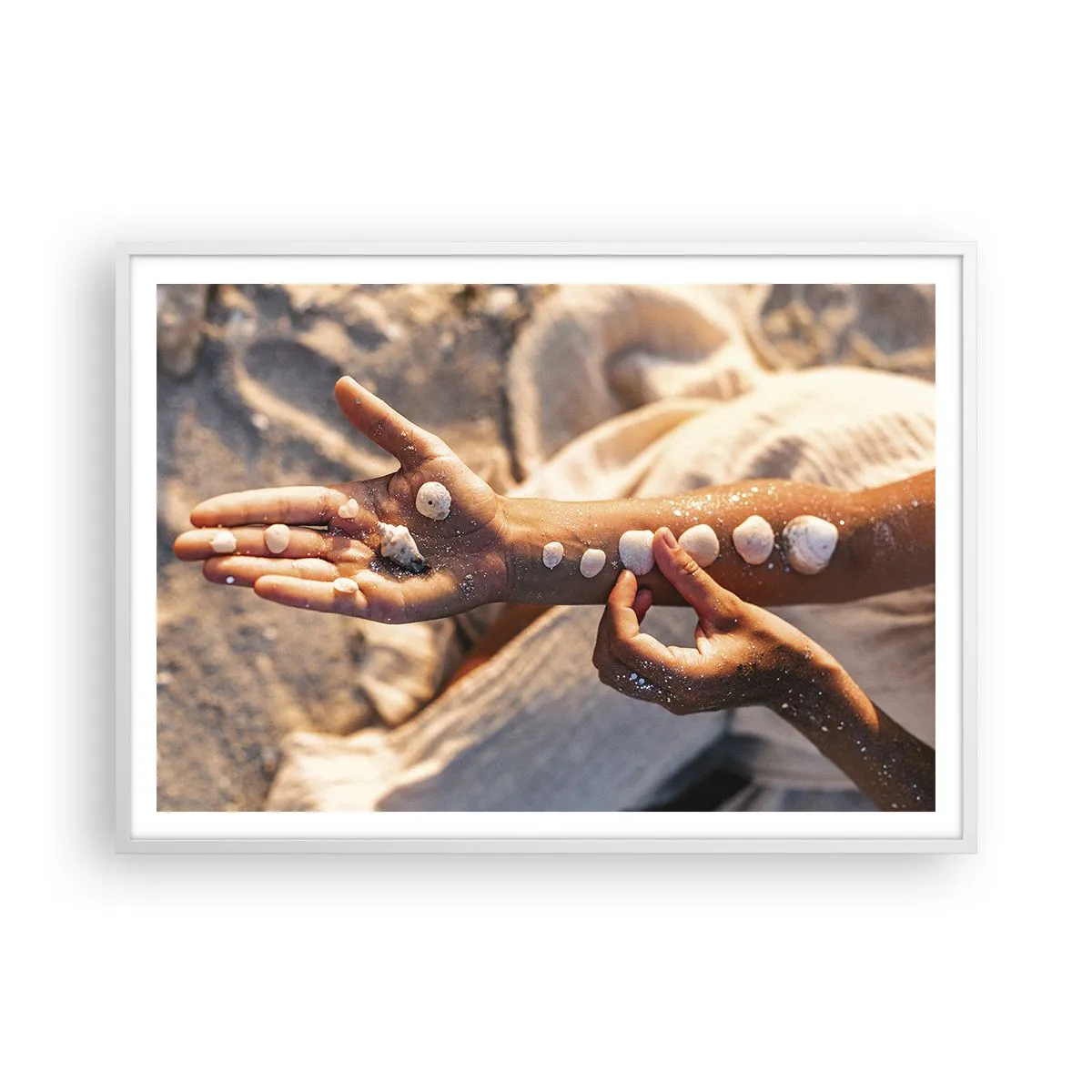 Plakat w białej ramie - Piękno w zasięgu ręki - 100x70 cm