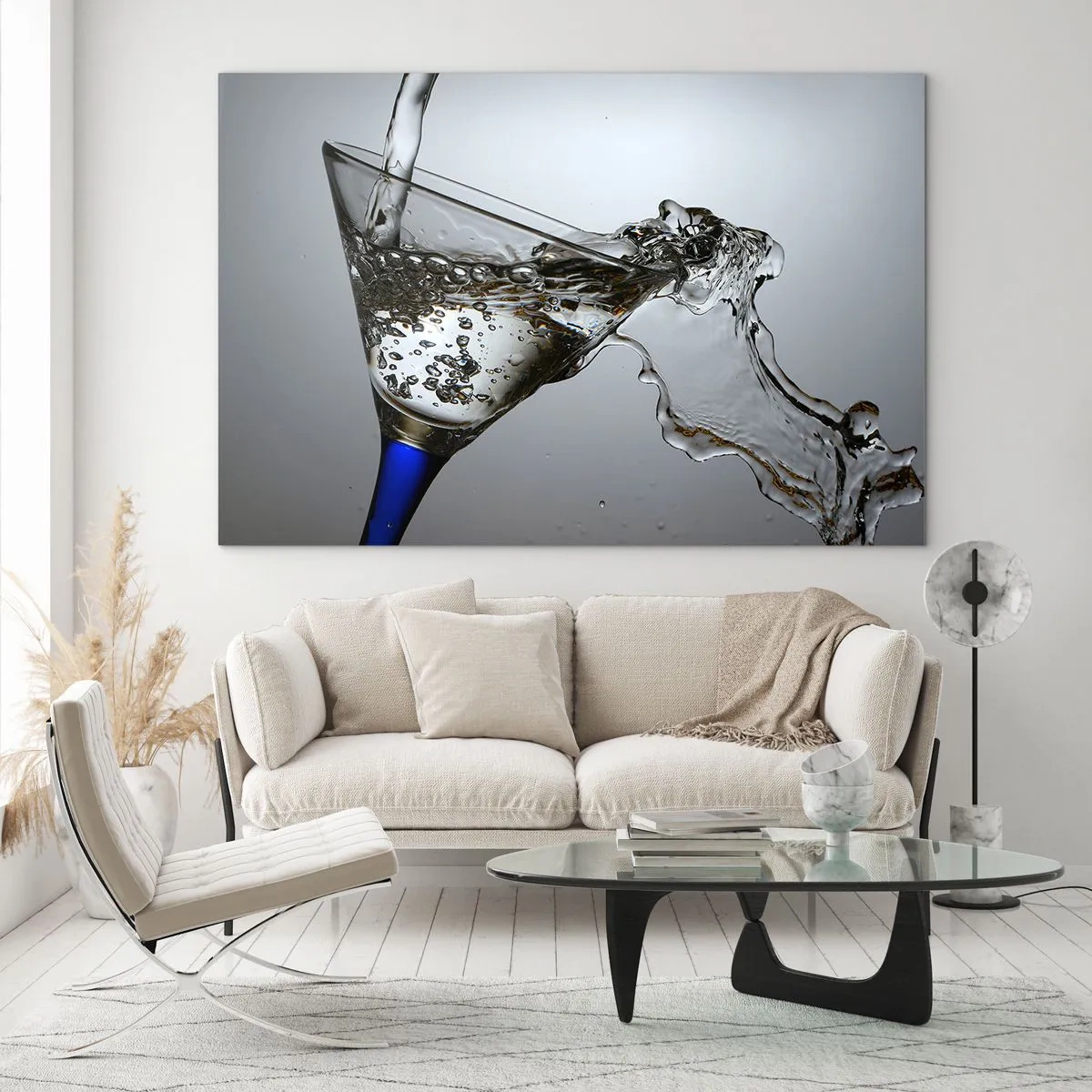 Obraz na szkle - Rozprysk wody w kieliszku martini - 120x80cm - Krystaliczna woda w kryształowym szkle - Nowoczesna dekoracja ścienna do salonu, kuchni i sypialni ARTTOR