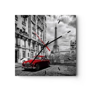 Zegar ścienny - Czerwony samochód na tle wieży Eiffla w czarno-białej scenerii - 30x30cm - Drapieżnik w mieście - Nowoczesna dekoracja ścienna do salonu i sypialni ARTTOR