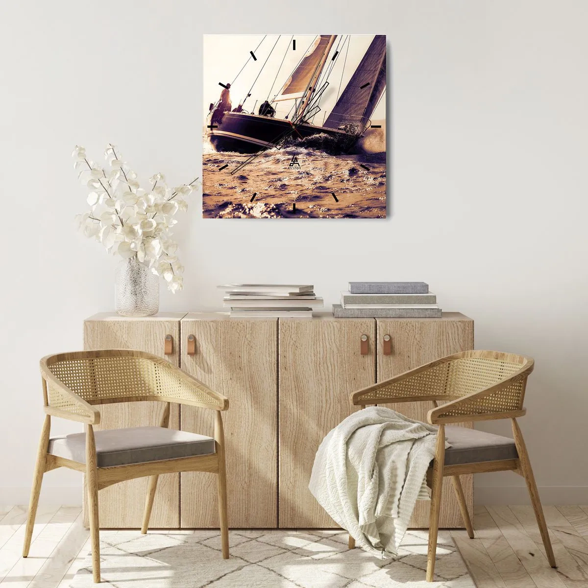 Zegar ścienny - Jacht na wzburzonym morzu w świetle zachodzącego słońca - 30x30cm - Żeglujże, żeglarzu - Nowoczesna dekoracja ścienna do salonu i sypialni ARTTOR