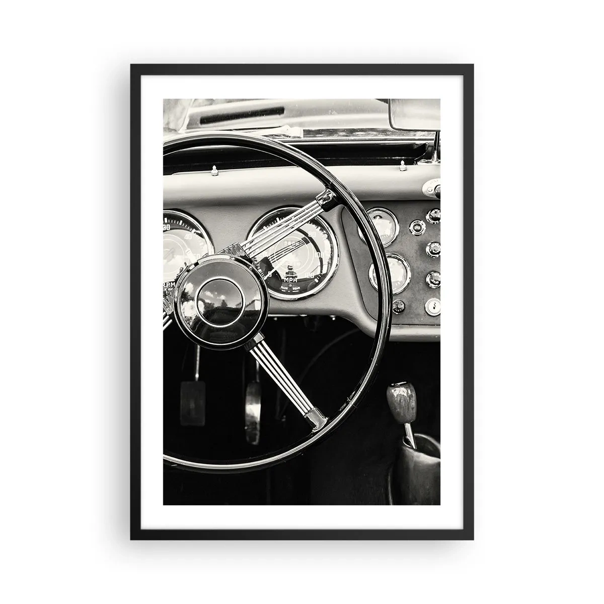 Plakat w czarnej ramie - Wnętrze zabytkowego samochodu w monochromatycznym stylu - 50x70cm - Marzenie kolekcjonera - Nowoczesna dekoracja ścienna do salonu i sypialni ARTTOR