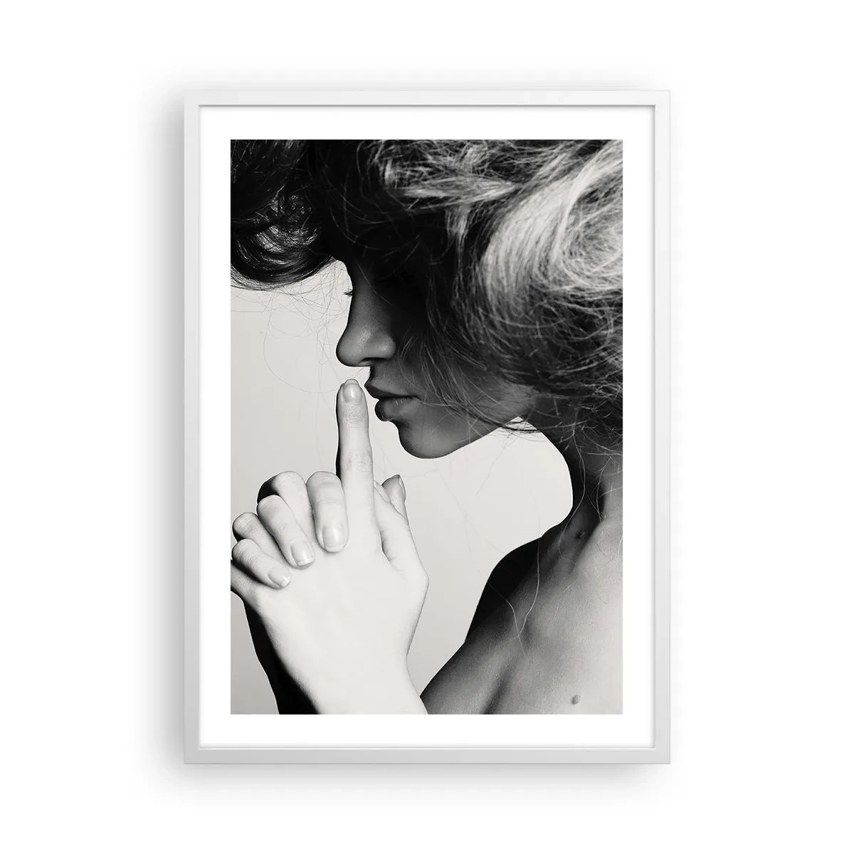 Plakat w białej ramie - Zasłuchana w sobie - 50x70 cm