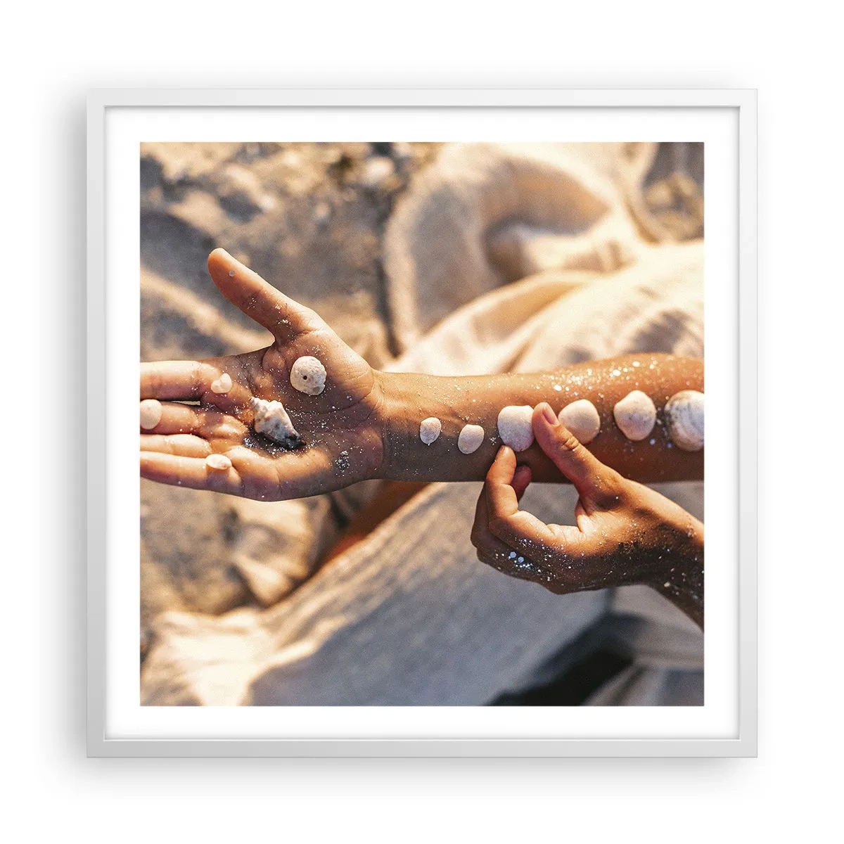 Plakat w białej ramie - Piękno w zasięgu ręki - 60x60 cm