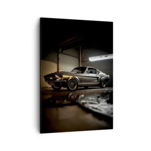 Obraz na płótnie - Klasyczny muscle car w industrialnym garażu - 50x70cm - Powrót do przeszłości - Nowoczesna dekoracja ścienna do salonu, kuchni i sypialni ARTTOR