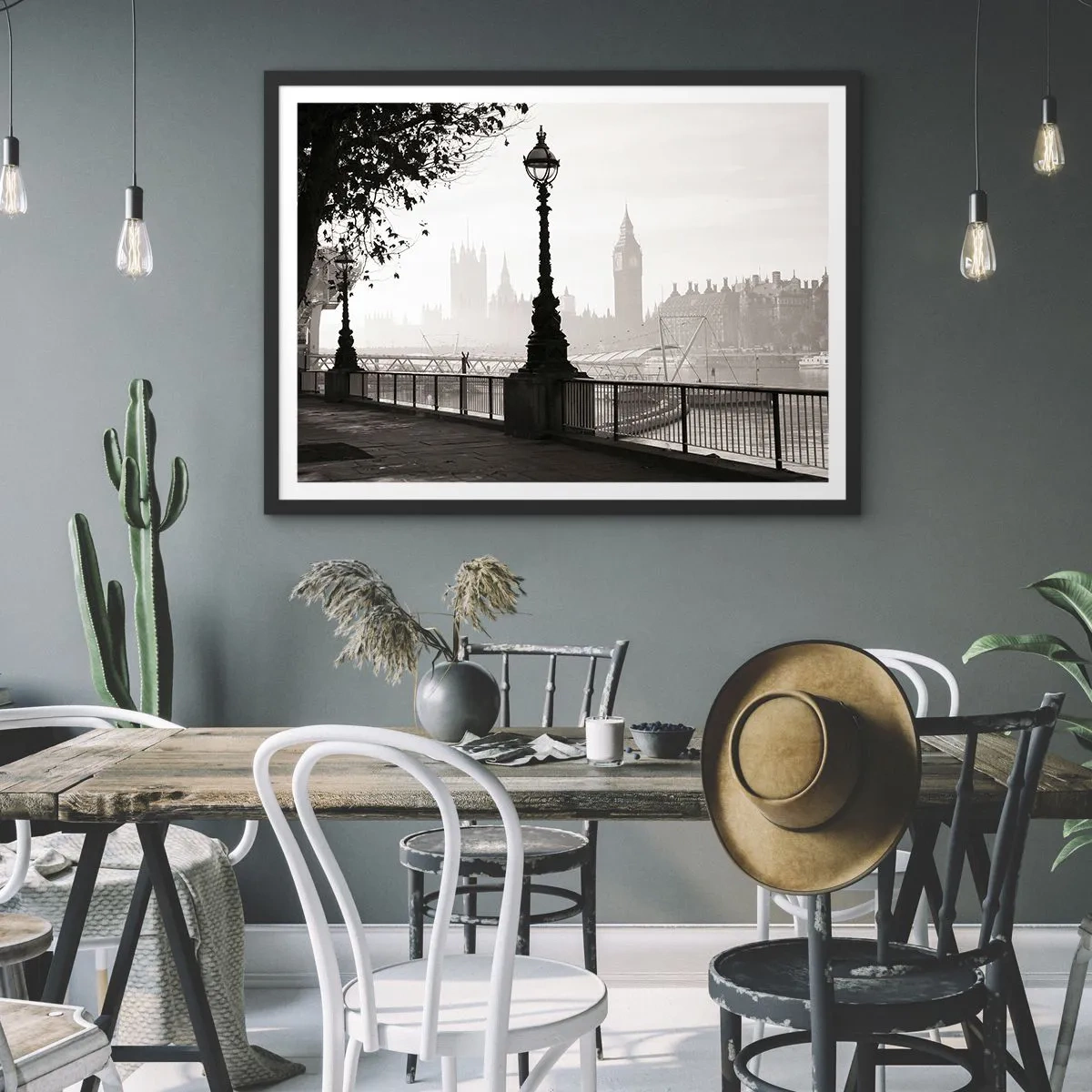 Plakat w czarnej ramie - Monochromatyczny widok na Big Ben i Tamizę - 100x70cm - Londyński poranek - Nowoczesna dekoracja ścienna do salonu i sypialni ARTTOR