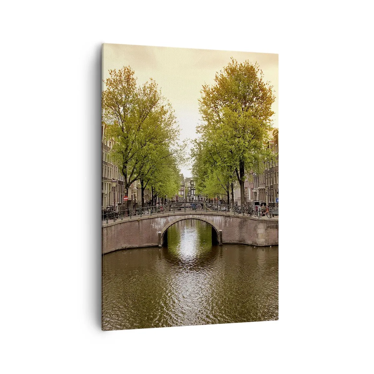 Obraz na płótnie - Kanał w Amsterdamie otoczony historycznymi kamienicami - 70x100cm - Łodzią czy rowerem? - Nowoczesna dekoracja ścienna do salonu i sypialni ARTTOR