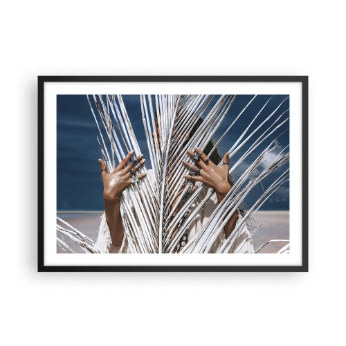 Plakat w czarnej ramie - Kobieta ukryta za palmowymi liśćmi z pierścieniami na dłoniach - 70x50cm - Dziewczyna szamana? - Nowoczesna dekoracja ścienna do salonu i sypialni ARTTOR