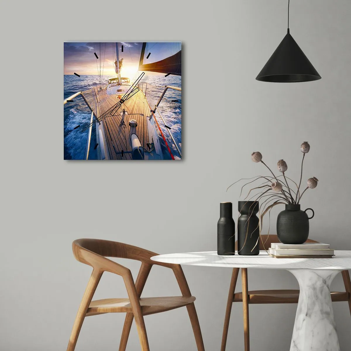 Zegar ścienny - Jacht na morzu podczas zachodu słońca - 30x30cm - Biegnąca po falach - Nowoczesna dekoracja ścienna do salonu i sypialni ARTTOR