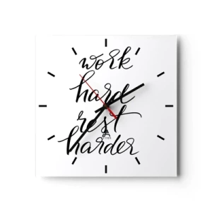Zegar ścienny - Cytat Work hard rest harder na białym tle - 30x30cm - Życiowa równowaga - Nowoczesna dekoracja ścienna do salonu i sypialni ARTTOR