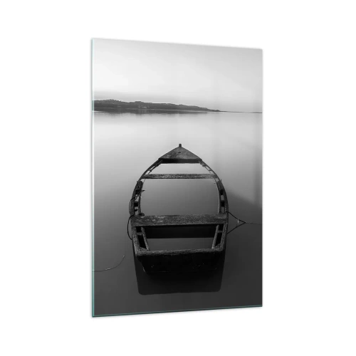 Obraz na szkle - Samotna łódź na spokojnym jeziorze w odcieniach czarno-białych - 70x100cm - Tęsknota i melancholia - Nowoczesna dekoracja ścienna do salonu i sypialni ARTTOR
