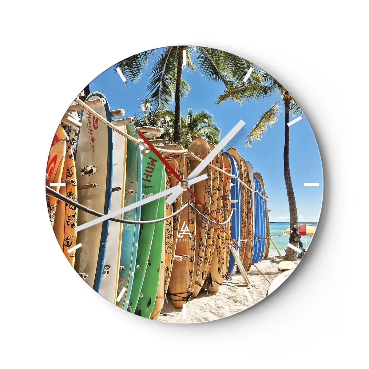 Zegar ścienny - Kolorowe deski surfingowe na tle plaży i palm - 30x30cm - Słoneczna zabawa - Nowoczesna dekoracja ścienna do salonu, kuchni i sypialni ARTTOR