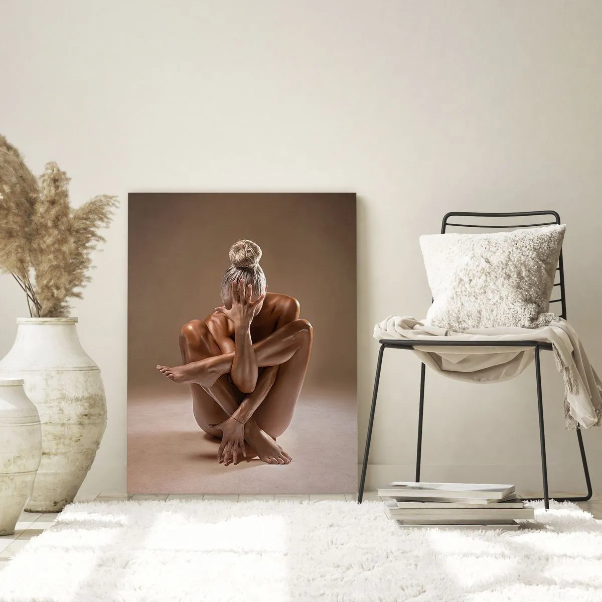 Obraz na szkle - Artystyczna sylwetka kobiety na beżowym tle - 80x120cm - Jedność ciała i ducha - Nowoczesna dekoracja ścienna do salonu i sypialni ARTTOR