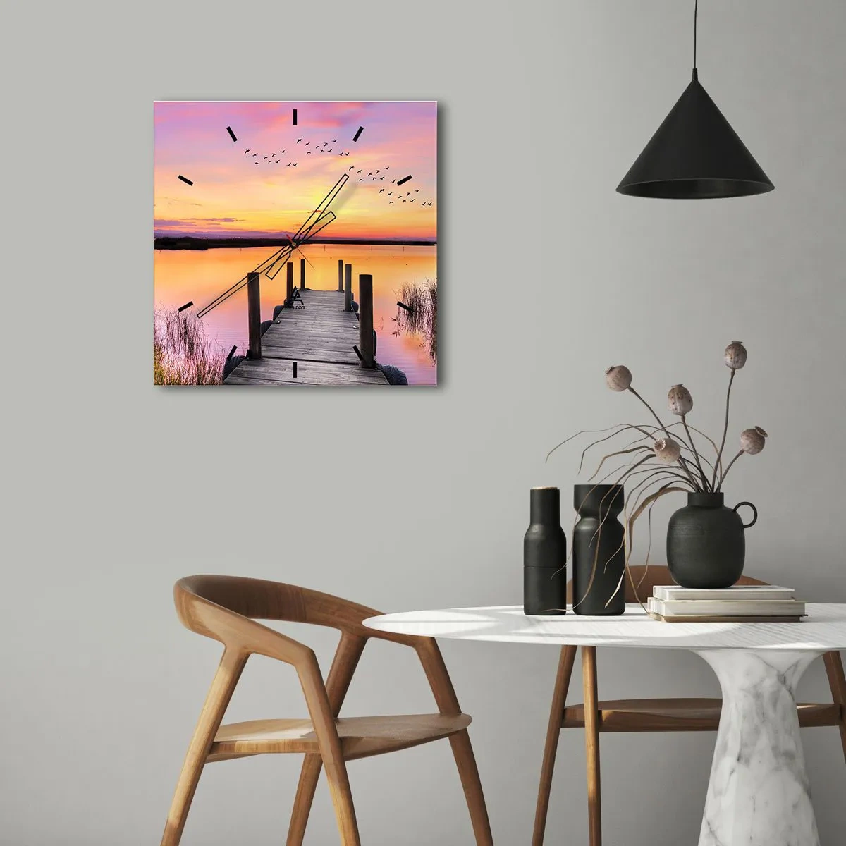 Zegar ścienny - Pomost na jeziorze o zachodzie słońca z ptakami na niebie - 30x30cm - Fiołkowy cichy świt - Nowoczesna dekoracja ścienna do salonu i sypialni ARTTOR