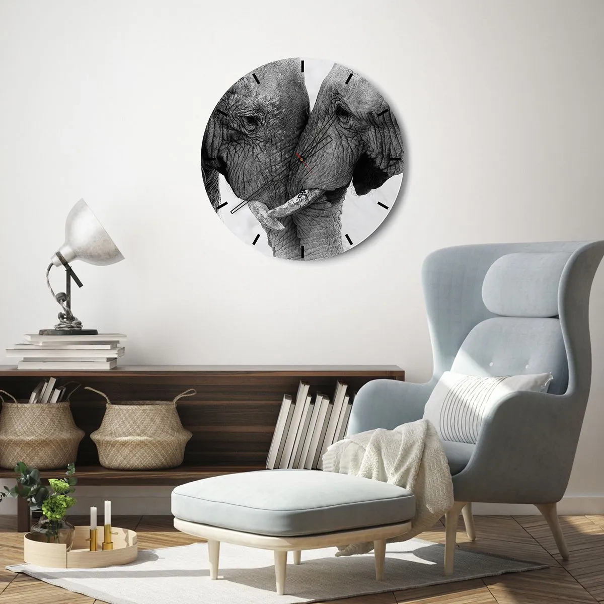 Zegar ścienny - Dwa słonie splecione trąbami w czułym geście - 30x30cm - Serdeczne wyznanie - Nowoczesna dekoracja ścienna do salonu, kuchni i sypialni ARTTOR