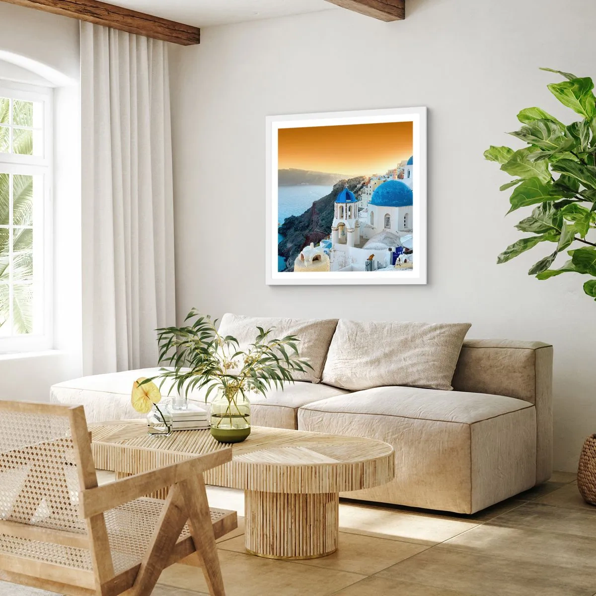 Plakat w białej ramie - Santorini - przytulone do skał - 50x50 cm