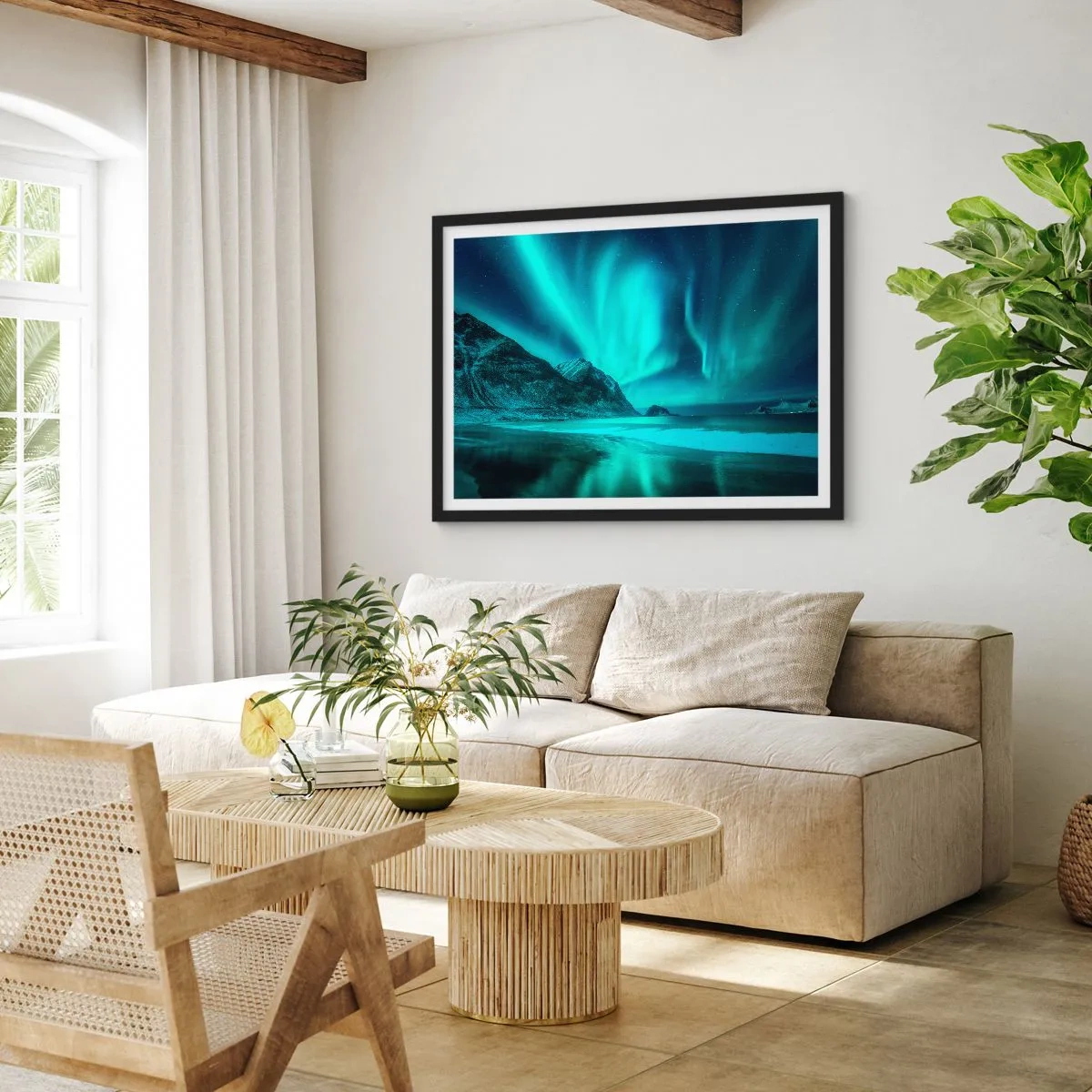 Plakat w czarnej ramie - Zorza polarna nad górskim krajobrazem w zimowej scenerii - 100x70cm - Cuda północy - Nowoczesna dekoracja ścienna do salonu i sypialni ARTTOR