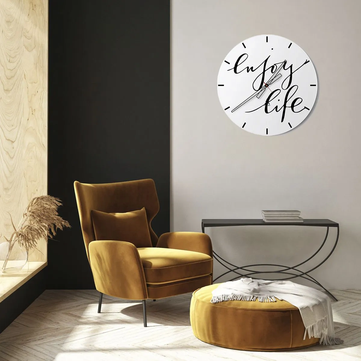 Zegar ścienny - Biały zegar z czarnym napisem Enjoy Life na minimalistycznym tle - 30x30cm - Nic dodać… - Nowoczesna dekoracja ścienna do salonu, kuchni i sypialni ARTTOR