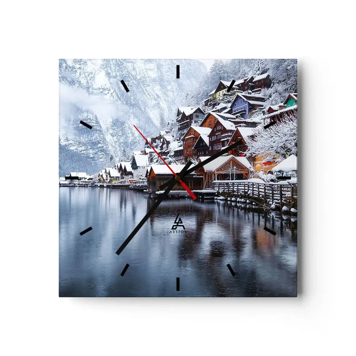 Zegar ścienny - Zimowy widok na górską miejscowość nad jeziorem - 30x30cm - W zimowej dekoracji - Nowoczesna dekoracja ścienna do salonu i sypialni ARTTOR