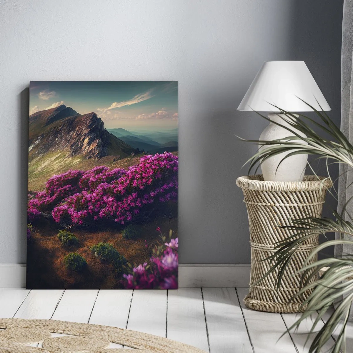 Obraz na płótnie - Górski krajobraz z fioletowymi kwiatami na pierwszym planie - 50x70cm - Lato w górach - Nowoczesna dekoracja ścienna do salonu, kuchni i sypialni ARTTOR