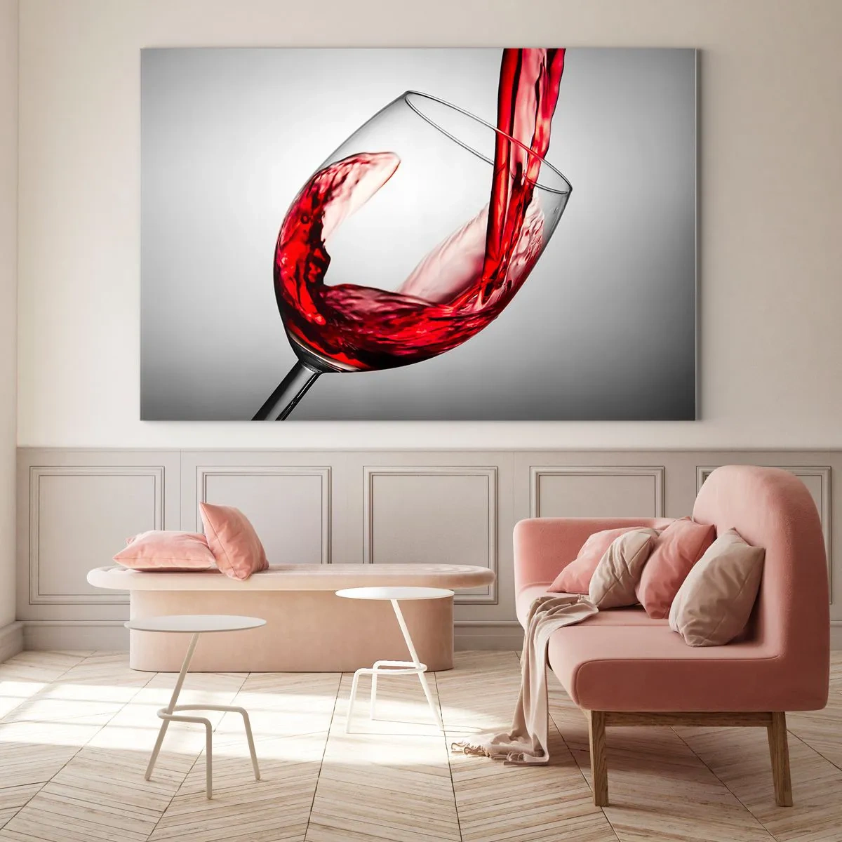 Obraz na szkle - Czerwone wino wlewane do kieliszka na jasnym tle - 100x70cm - Barwa - ruch - dźwięk - Nowoczesna dekoracja ścienna do salonu, kuchni i sypialni ARTTOR