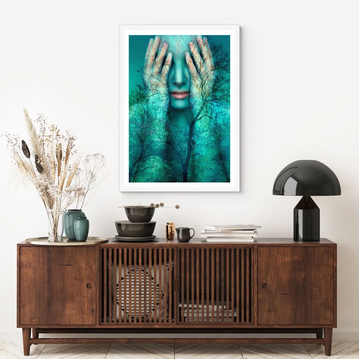 Plakat w białej ramie - Zanurzona w błękicie - 70x100 cm