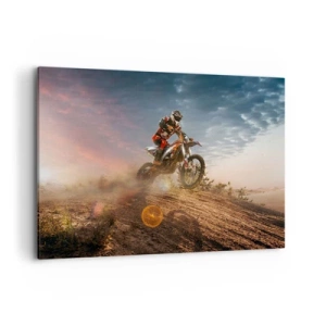 Obraz na płótnie - Motocyklista na wydmach o zachodzie słońca - 100x70cm - Po zwycięstwo - Nowoczesna dekoracja ścienna do salonu, kuchni i sypialni ARTTOR