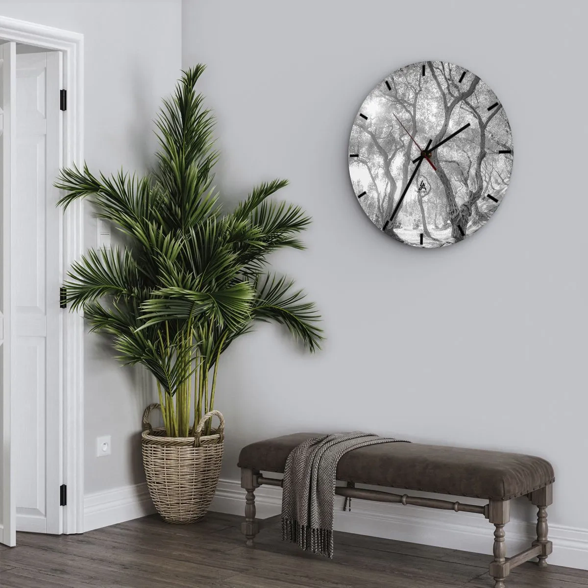 Zegar ścienny - Czarno-białe drzewa w świetle słońca w lesie - 30x30cm - W oliwnym gaju - Nowoczesna dekoracja ścienna do salonu, kuchni i sypialni ARTTOR