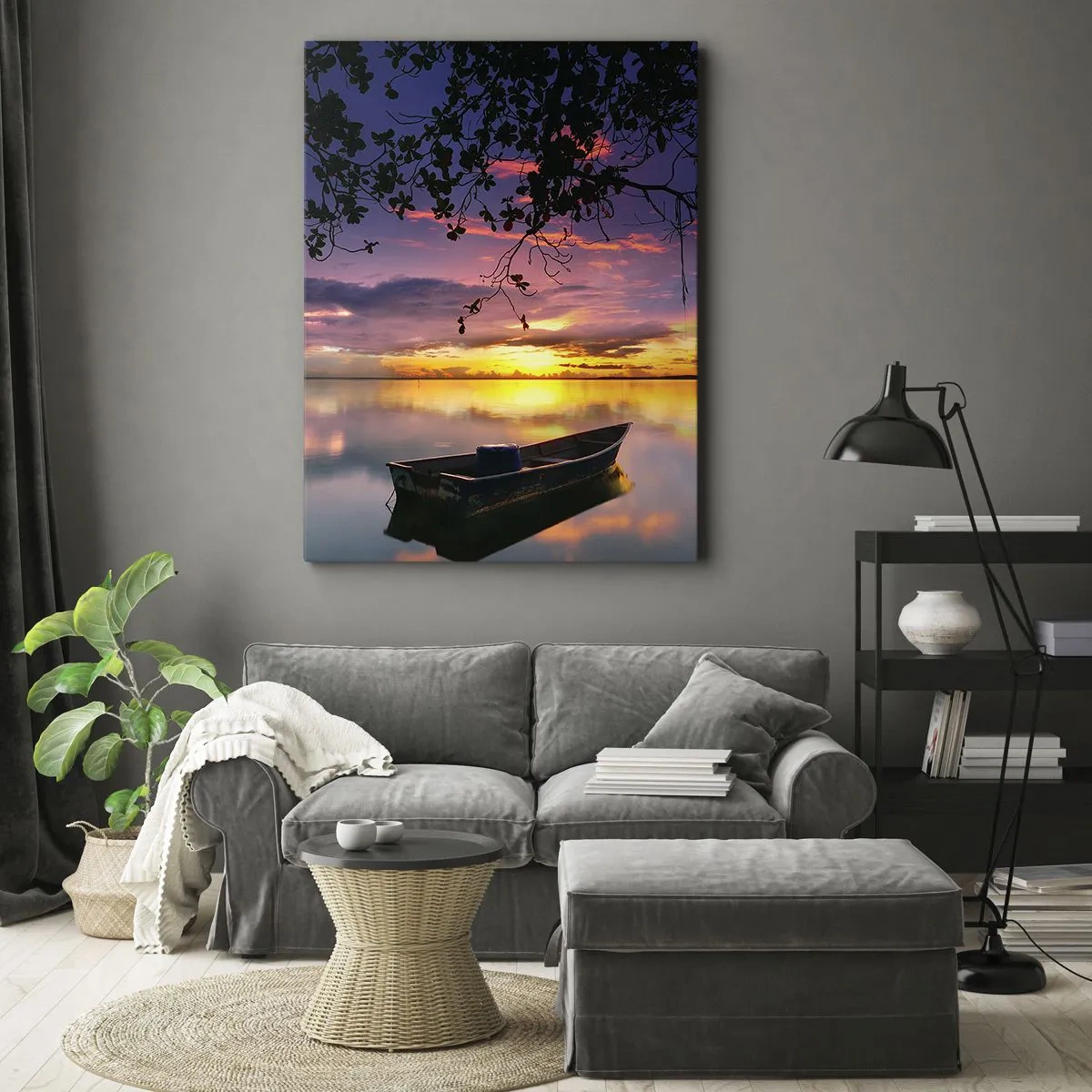 Obraz na płótnie - Samotna łódź na spokojnym jeziorze o zachodzie słońca - 50x70cm - "Zdajesz się wisieć w środku niebokręga…" - Nowoczesna dekoracja ścienna do salonu, kuchni i sypialni ARTTOR