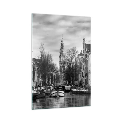 Obraz na szkle - Czarno-biała panorama Amsterdamu z kanałem i zabytkowymi budynkami - 70x100cm - Amsterdamskie klimaty - Nowoczesna dekoracja ścienna do salonu i sypialni ARTTOR