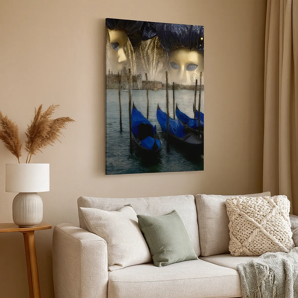 Obraz na płótnie - Gondole na wodzie z maskami weneckimi w tle - 50x70cm - Karnawał czas zacząć - Nowoczesna dekoracja ścienna do salonu, kuchni i sypialni ARTTOR