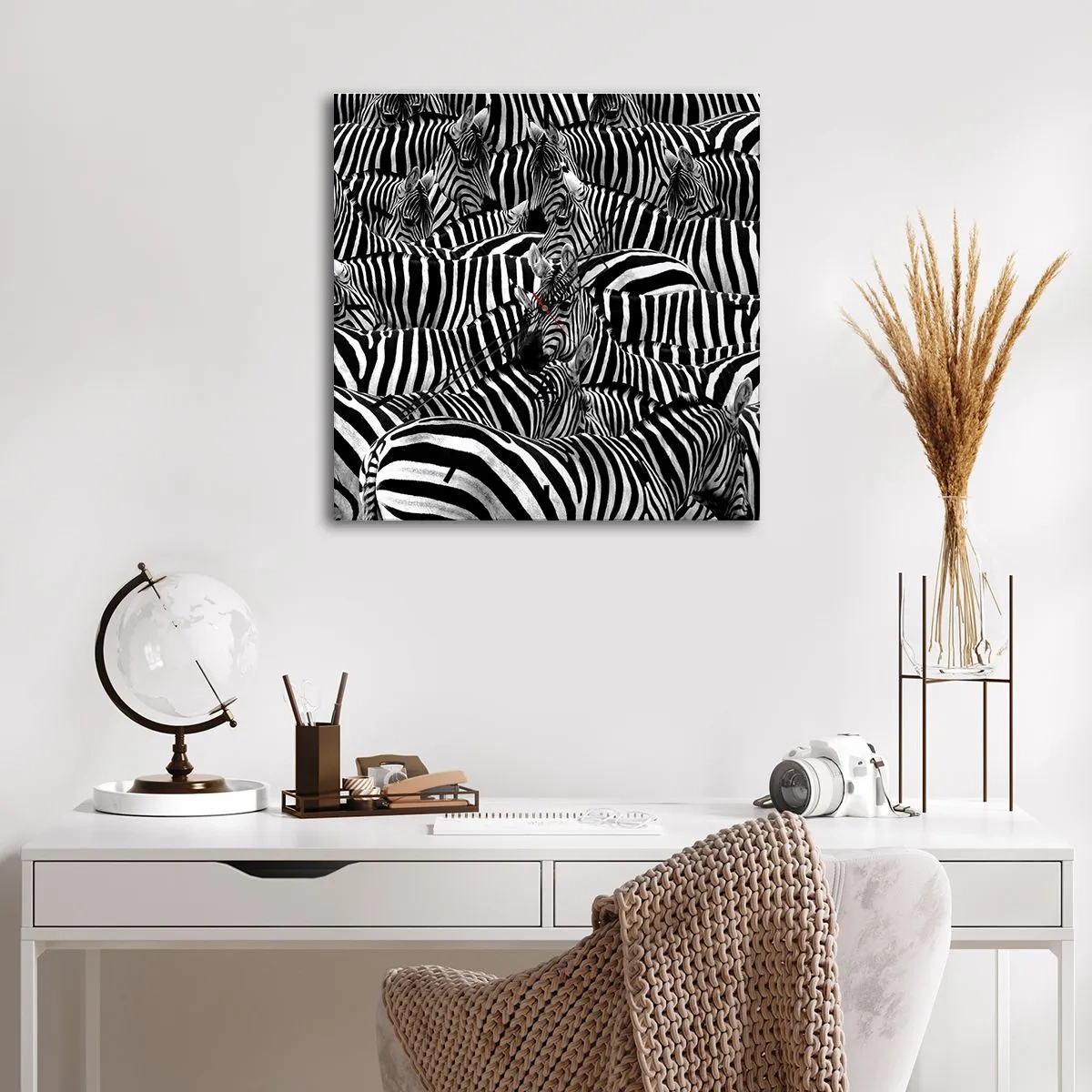 Zegar ścienny - Grupa zebr z czarno-białymi paskami tworząca wzór symetrii. - 30x30cm - Portret zbiorowy w paski - Nowoczesna dekoracja ścienna do salonu i sypialni ARTTOR