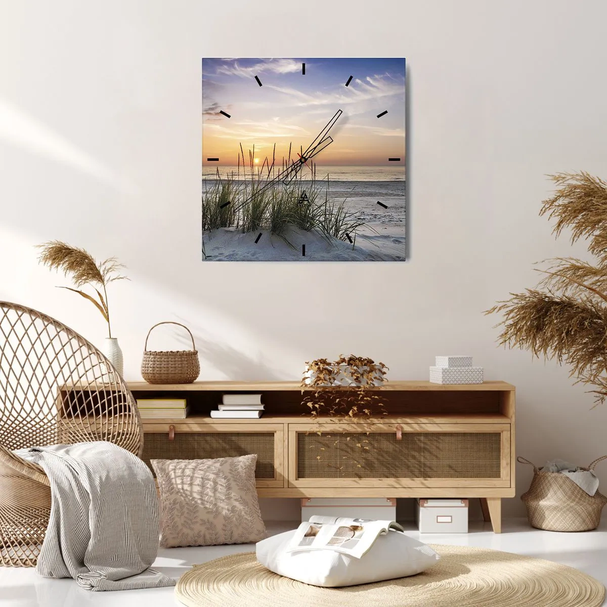 Zegar ścienny - Piaszczysta plaża o zachodzie słońca z trawami w tle - 30x30cm - Popatrz, pomyśl, poczuj - Nowoczesna dekoracja ścienna do salonu i sypialni ARTTOR