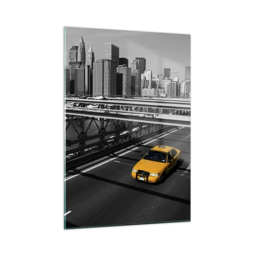 Obraz na szkle - Żółta taksówka na moście z widokiem na Manhattan - 50x70cm - Kolor wielkiego miasta - Nowoczesna dekoracja ścienna do salonu, kuchni i sypialni ARTTOR