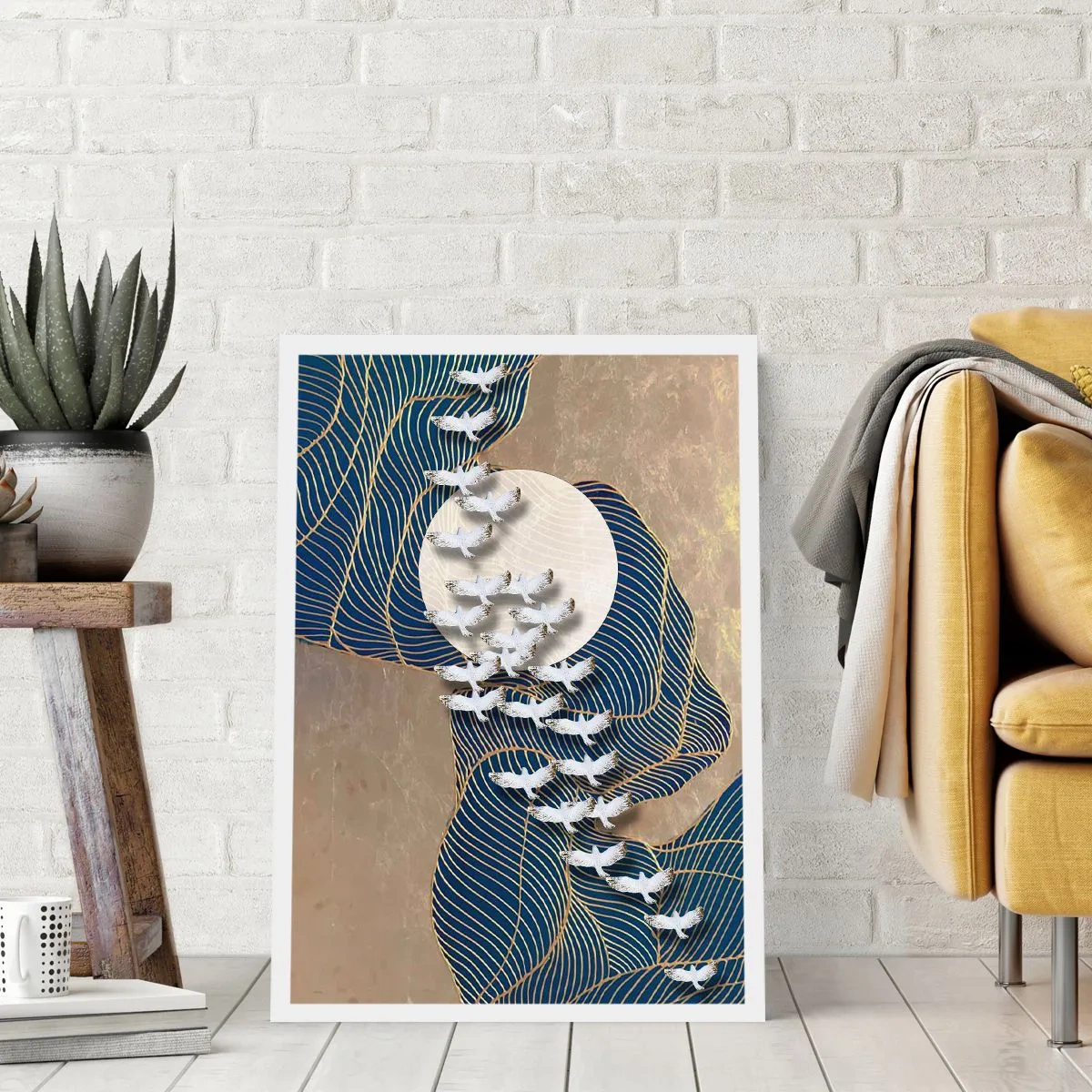 Plakat - Abstrakcyjna kompozycja z ptakami i księżycem w złotych tonacjach - 50x70cm - Wolność, wędrówka, wspólnota - Nowoczesna dekoracja ścienna do salonu, kuchni i sypialni ARTTOR