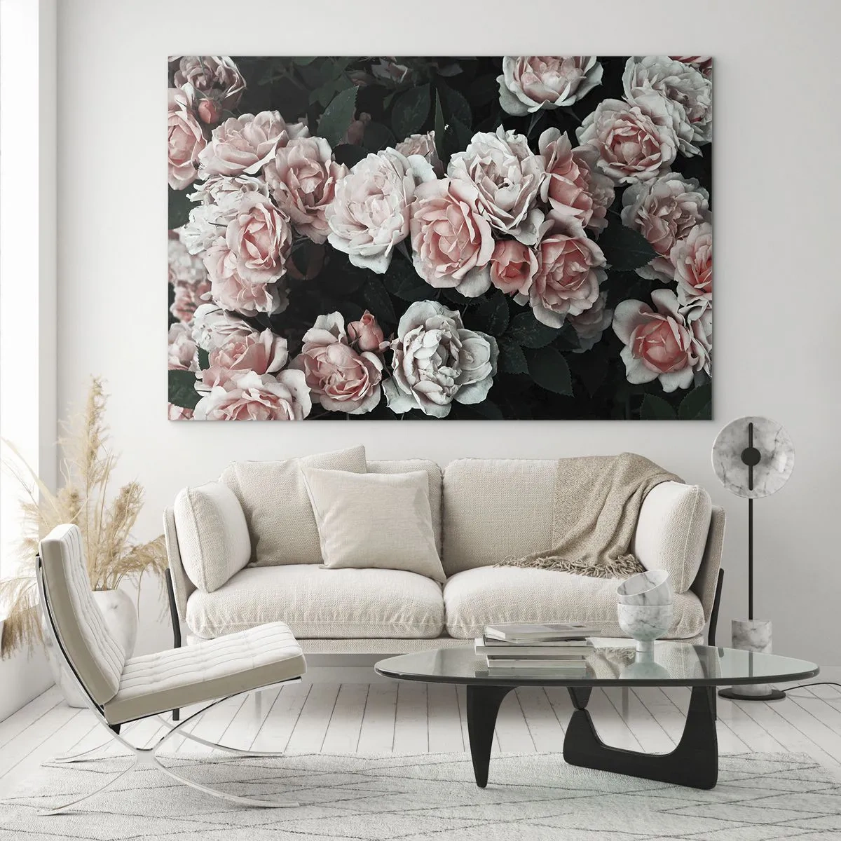 Obraz na szkle - Bukiet różowych róż na ciemnym tle w zbliżeniu - 70x50cm - Różany ansamble - Nowoczesna dekoracja ścienna do salonu i sypialni ARTTOR